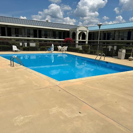 Days Inn By Wyndham Emporia Luaran gambar