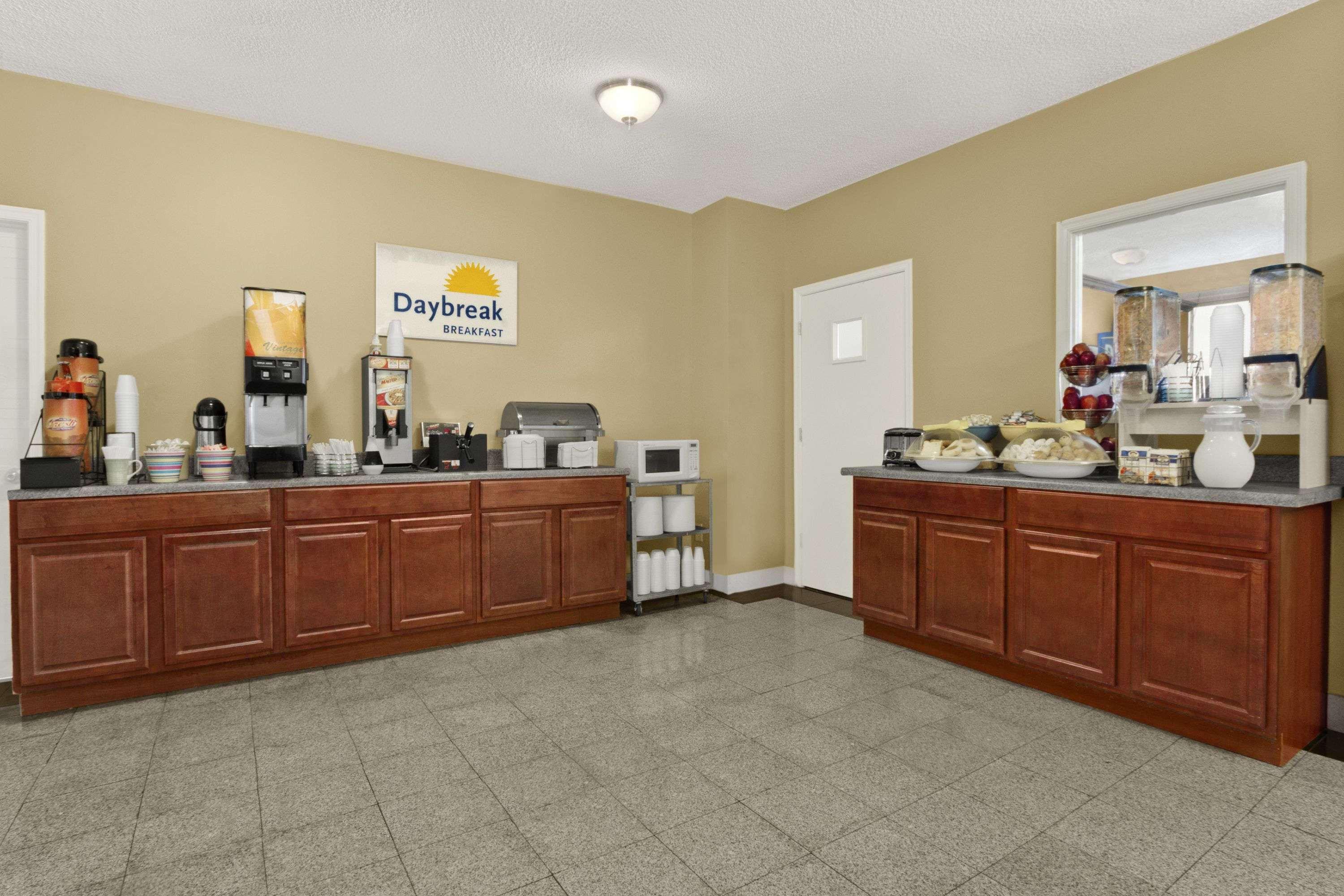 Days Inn By Wyndham Emporia Luaran gambar