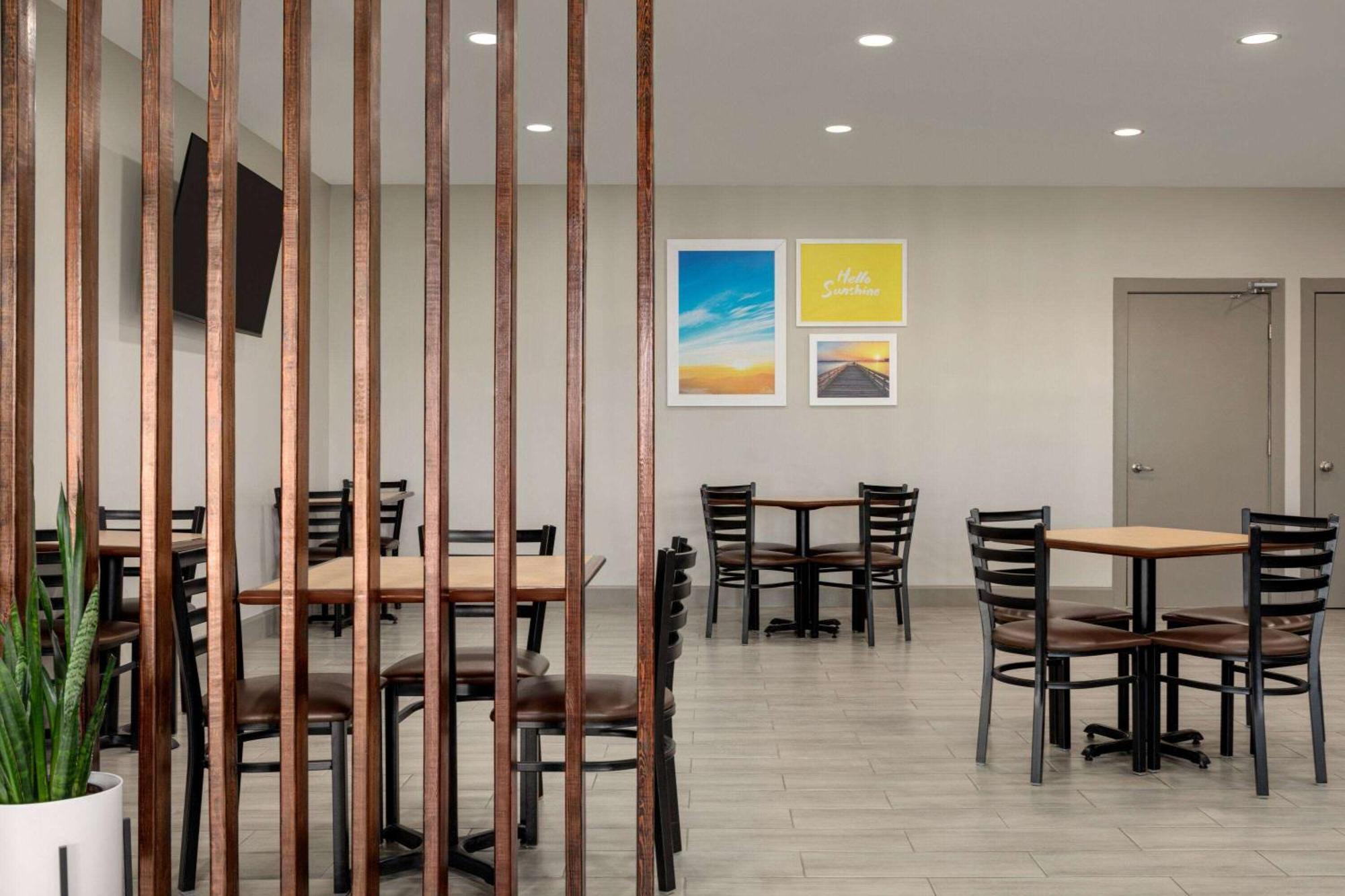 Days Inn By Wyndham Emporia Luaran gambar