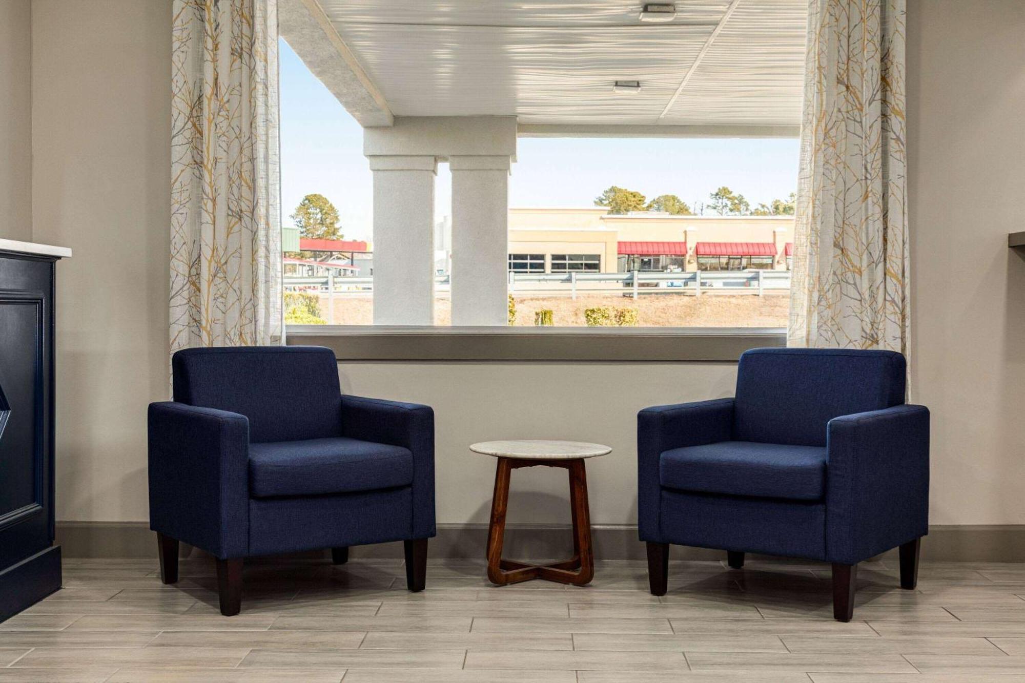 Days Inn By Wyndham Emporia Luaran gambar