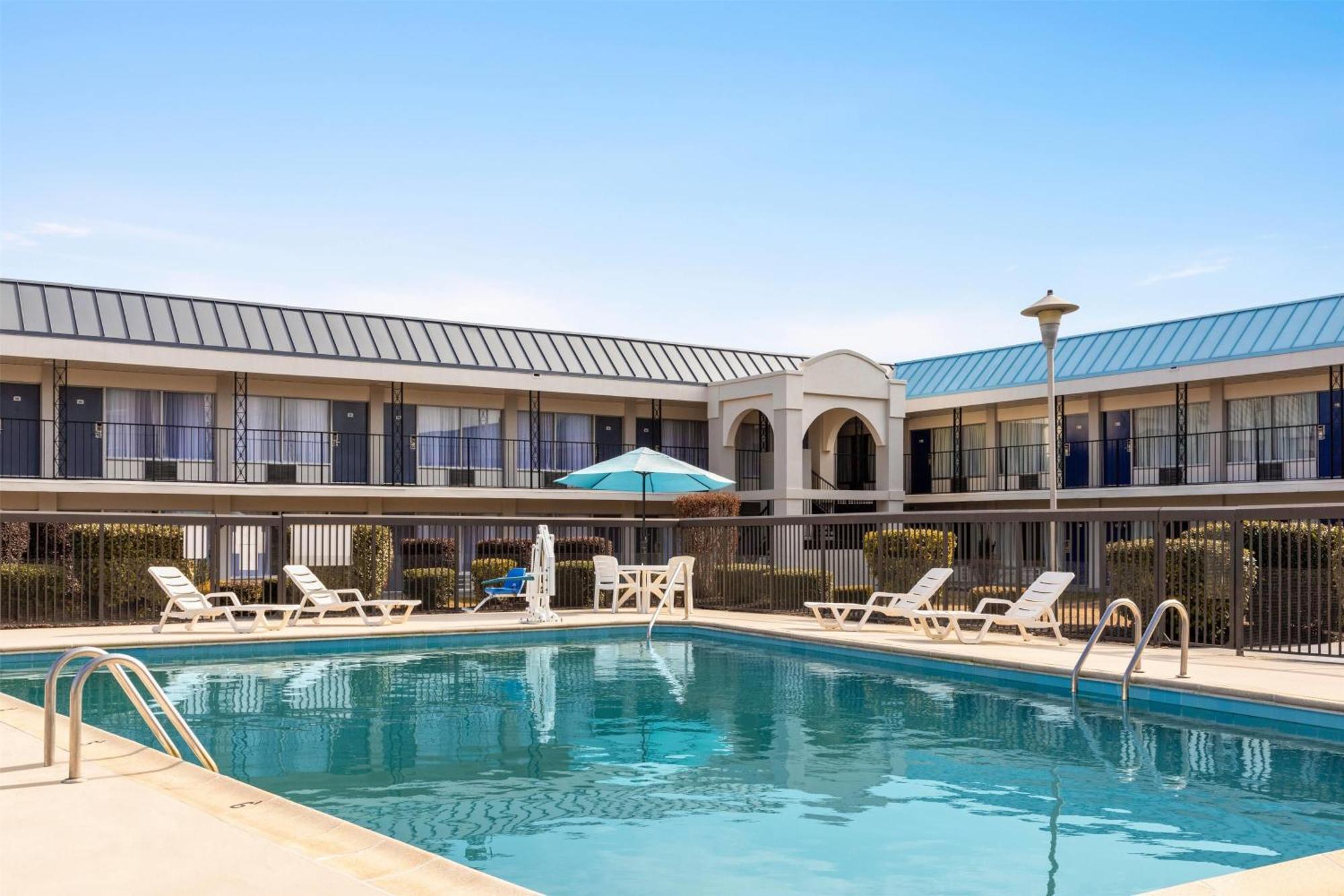 Days Inn By Wyndham Emporia Luaran gambar